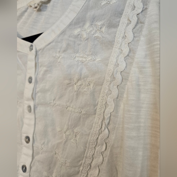 Lucky Brand Ivory Embroidered Blouse With Pearl Detail. Excellent Condition. - Picture 3 of 9